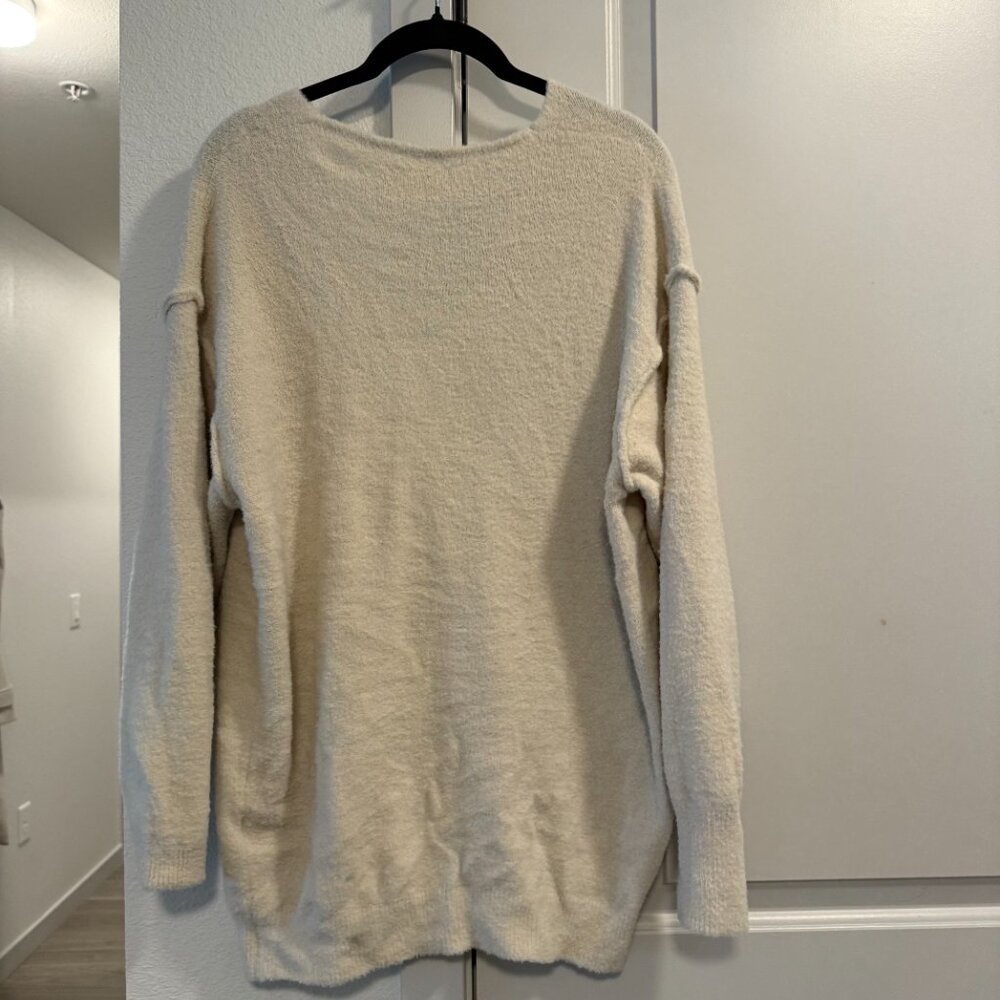 Aritzia Wilfred Free Hush Knit V-Neck Sweater. - Picture 6 of 6
